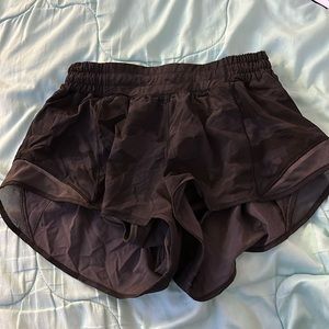 Lululemon hotty hot low rise shorts 2.5” black camo